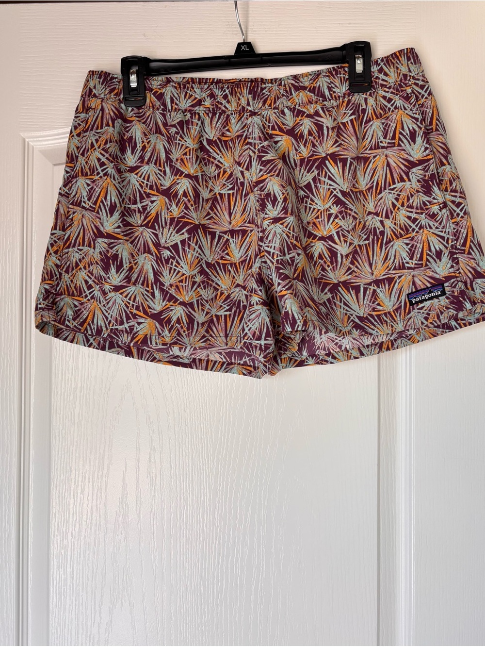 Patagonia Womens barely Baggie Shorts 2.5”large palm design